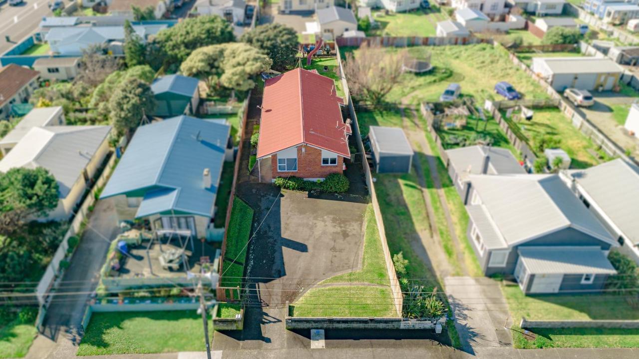 Le Riva Bed And Breakfast By The Beach Whanganui Exterior photo